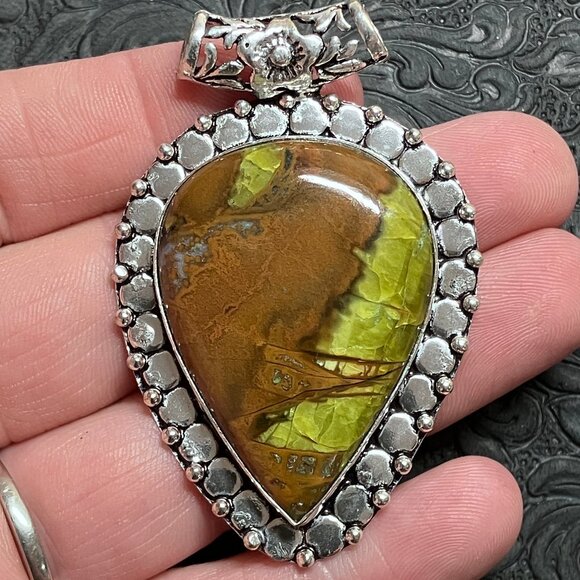 Green Opal Pendant Crystal Stone Jewelry - Picture 1 of 8